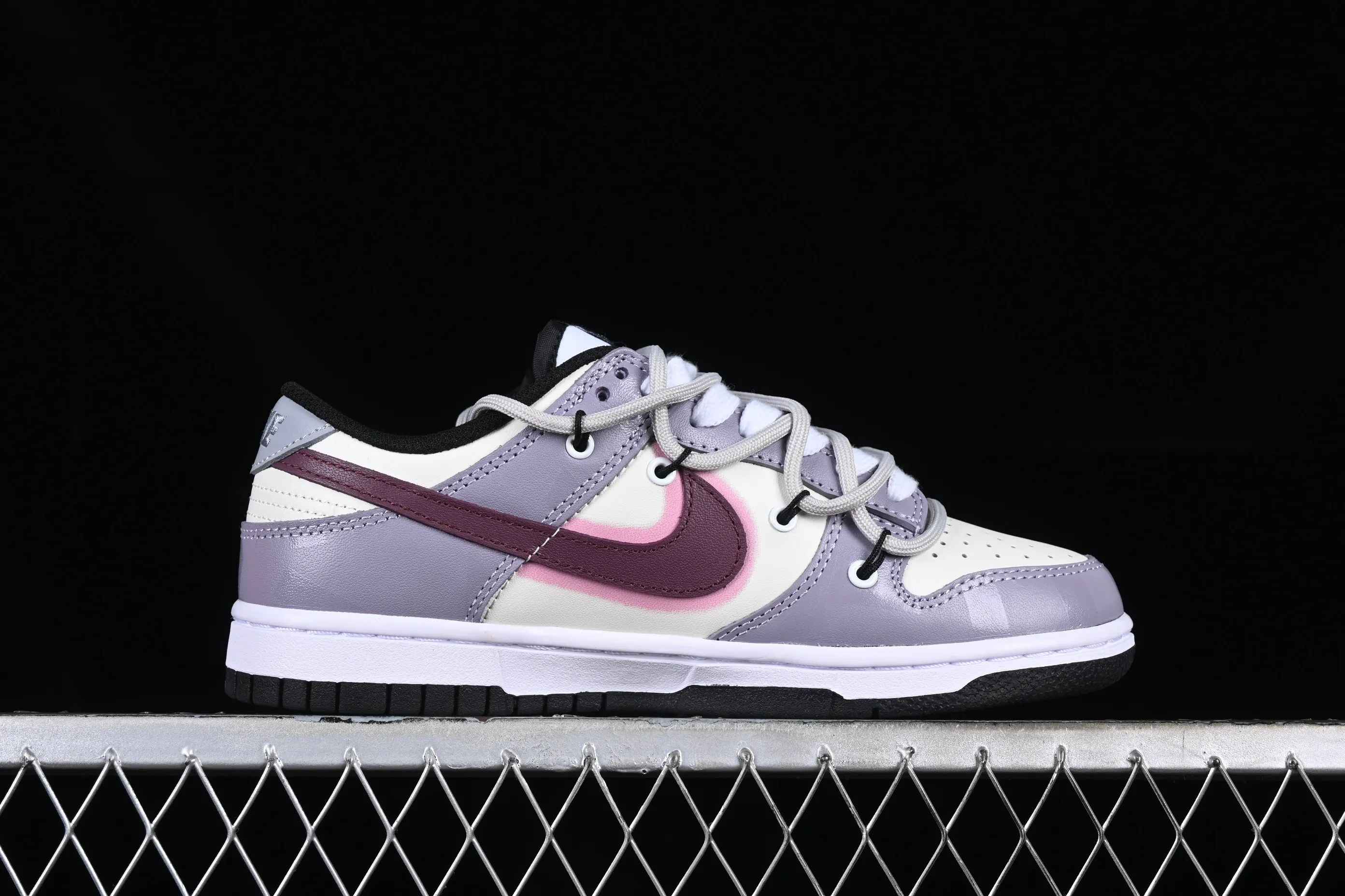 All Categories Nk SB Dunk Series Nk SB Dunk Low Low-top Sneakers Nk SB Dunk Low Panda Prank Tie-Dye Raspberry Printed Purple SB Strap Low-top Casual Sneakers DH9765-002